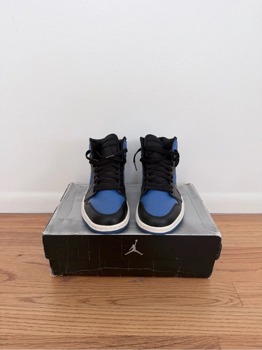 2001 Air Jordan 1 Royal Sneaker Size 8.5 Men’s